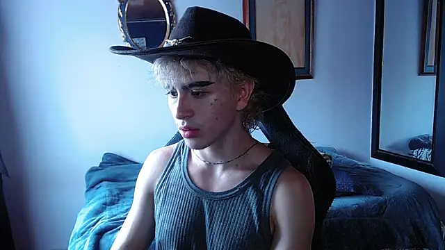 Snapshot of DanteObscuro chatting on November 2025 08:20:01 PM DanteObscuro online show from November 2025 08:20:01 PM