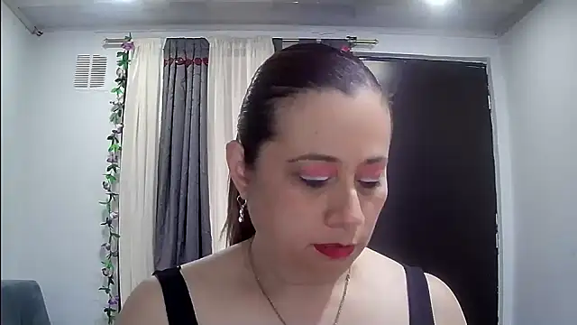 Snapshot of milagros_latina75 chatting on November 2025 05:44:01 PM milagros latina75 online show from November 2025 05:44:01 PM