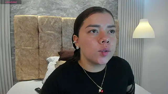 leilapons online show from November 2025 05:00:02 PM