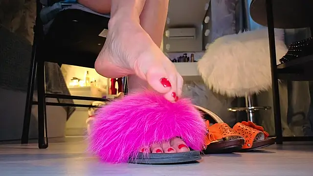 Feet Heelss online show from October 2025 09:40:02 AM