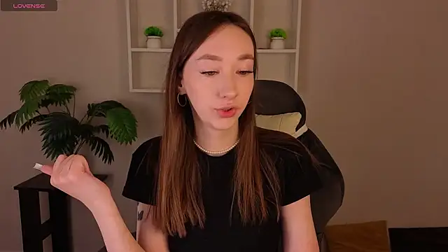 Snapshot of Miche1le_Allenne chatting on March 2026 01:02:01 AM Miche1le Allenne online show from March 2026 01:02:01 AM