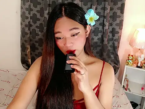 Malia cummer online show from May 2026 12:33:02 PM