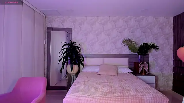 Alaiaguerra online show from April 2026 08:43:02 PM