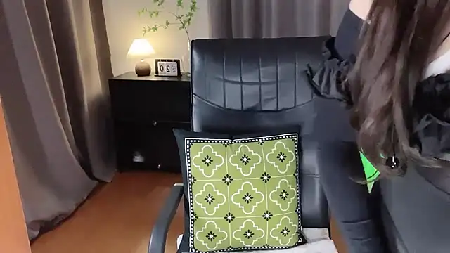 Snapshot of Calvin--1 chatting on September 2025 01:32:01 PM Calvin--1 online show from September 2025 01:32:01 PM