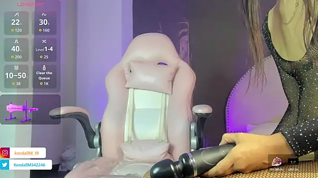 Snapshot of _Kendall_19 chatting on November 2025 08:10:01 PM Kendall 19 online show from November 2025 08:10:01 PM