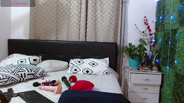 angelly  kate online show from September 2025 12:55:01 AM