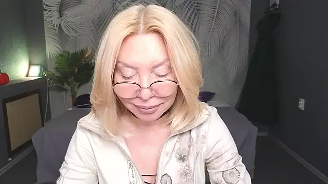 Snapshot of Wendy_Waves chatting on November 2025 01:11:01 PM Wendy Waves online show from November 2025 01:11:01 PM