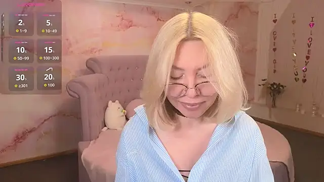 Snapshot of Wendy_Waves chatting on November 2025 12:16:02 PM Wendy Waves online show from November 2025 12:16:02 PM