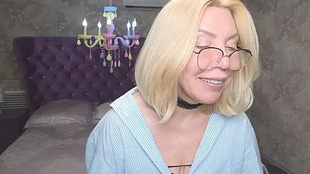 Snapshot of Wendy_Waves chatting on December 2025 11:17:01 AM Wendy Waves online show from December 2025 11:17:01 AM