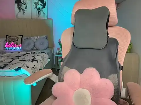 Snapshot of Hot_vibes143 chatting on September 2025 06:57:01 PM Hot vibes143 online show from September 2025 06:57:01 PM