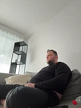 Snapshot of Matti1998sexy chatting on November 2025 09:41:01 AM Matti1998sexy online show from November 2025 09:41:01 AM