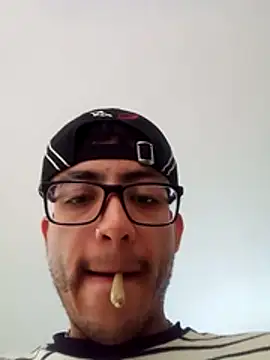 Snapshot of Jaleale33 chatting on November 2025 04:08:02 PM Jaleale33 online show from November 2025 04:08:02 PM