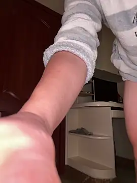 Snapshot of sonwmelt1 chatting on October 2025 04:02:01 AM sonwmelt1 online show from October 2025 04:02:01 AM