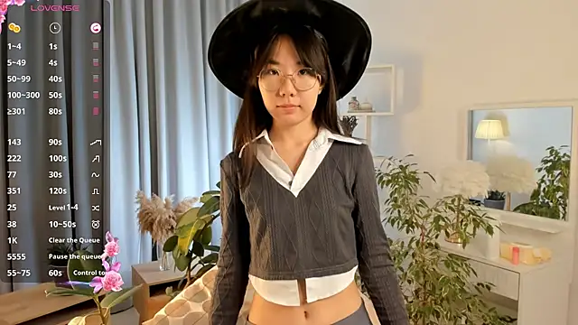 UdelaDodson online show from October 2025 03:29:01 PM