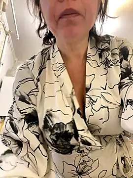 Kiravix online show from November 2025 05:17:01 AM