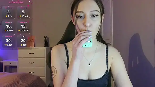 Snapshot of white_liillyy chatting on April 2026 10:21:02 PM white liillyy online show from April 2026 10:21:02 PM