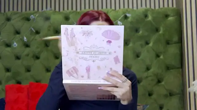 Snapshot of LunaHart chatting on January 2026 05:40:01 PM LunaHart online show from January 2026 05:40:01 PM