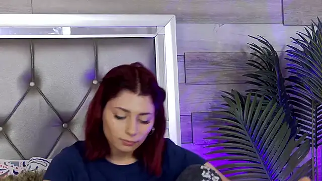 Snapshot of LunaHart chatting on April 2026 06:10:02 AM LunaHart online show from April 2026 06:10:02 AM