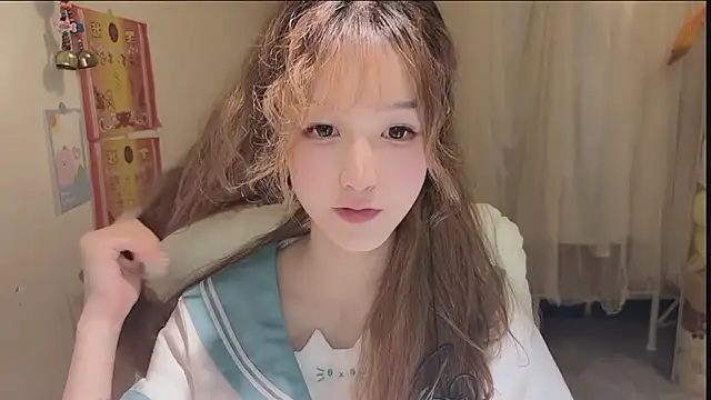 Snapshot of FuFu-puff chatting on October 2025 12:25:01 PM FuFu-puff online show from October 2025 12:25:01 PM