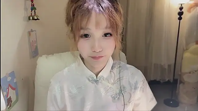 Snapshot of FuFu-puff chatting on October 2025 12:06:01 PM FuFu-puff online show from October 2025 12:06:01 PM