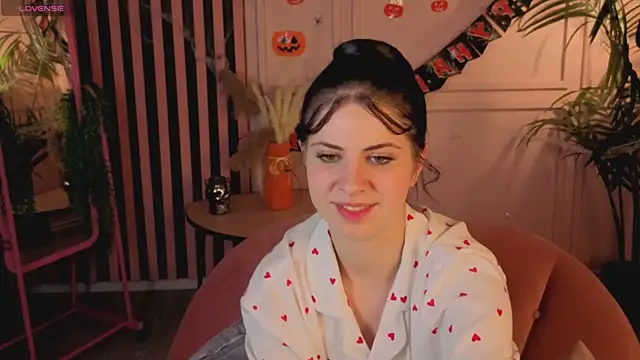 Snapshot of Wander_Waves chatting on November 2025 08:44:01 PM Wander Waves online show from November 2025 08:44:01 PM