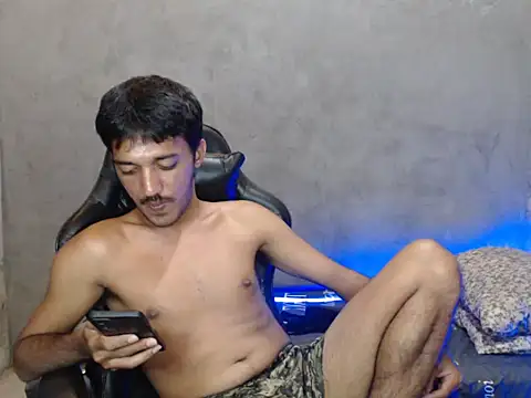 Snapshot of RowyCam chatting on November 2025 12:04:02 PM RowyCam online show from November 2025 12:04:02 PM