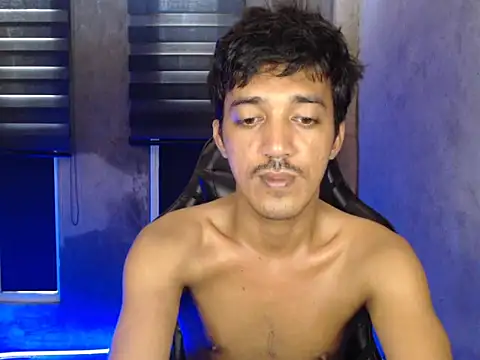 Snapshot of RowyCam chatting on November 2025 04:22:02 AM RowyCam online show from November 2025 04:22:02 AM