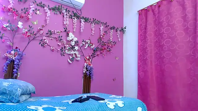 skinnybarbie022 online show from May 2026 12:49:01 AM