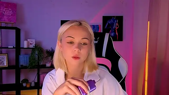 Charlotte Colinss online show from May 2026 04:21:02 AM