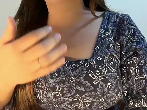 Remi Emmii online show from January 2026 07:30:01 PM