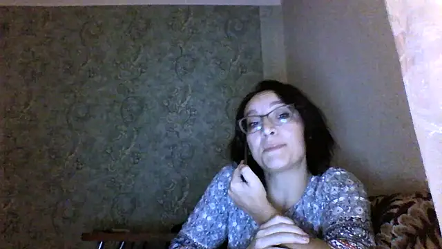 Moon Janis online show from November 2025 07:35:02 PM