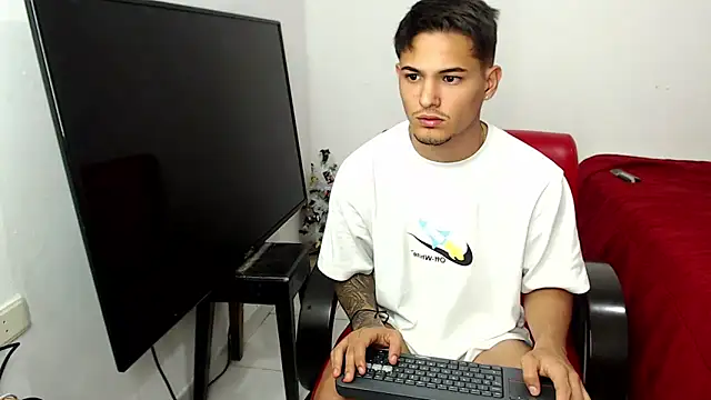 Alex mojica online show from February 2026 06:22:01 AM