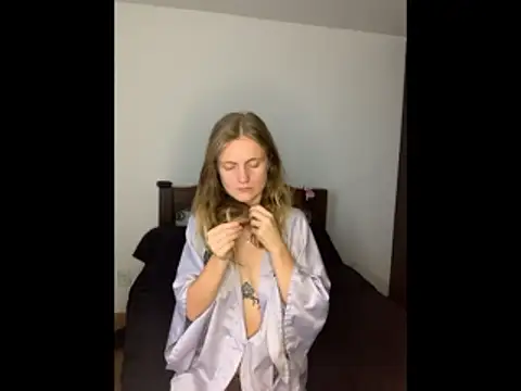 Snapshot of andyzuzka chatting on January 2026 09:05:02 PM andyzuzka online show from January 2026 09:05:02 PM