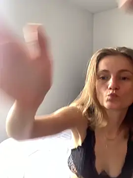 Snapshot of andyzuzka chatting on February 2026 02:55:01 PM andyzuzka online show from February 2026 02:55:01 PM