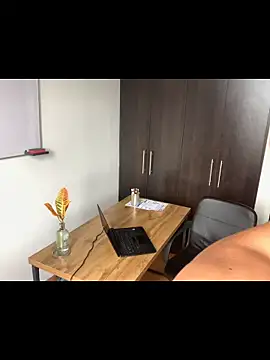 Snapshot of andyzuzka chatting on February 2026 03:09:02 PM andyzuzka online show from February 2026 03:09:02 PM