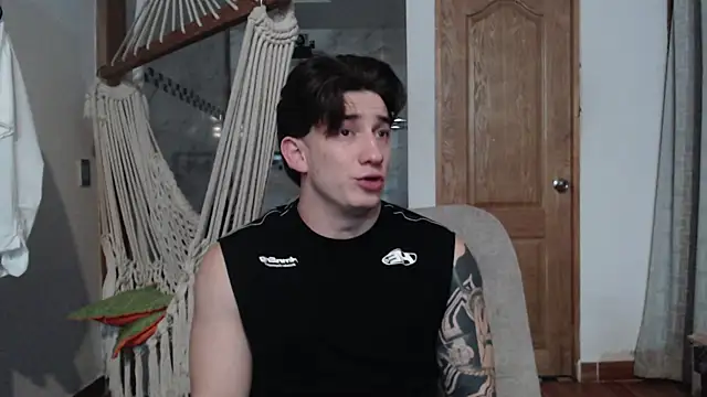 Snapshot of AteneoJr chatting on November 2025 04:40:02 AM AteneoJr online show from November 2025 04:40:02 AM