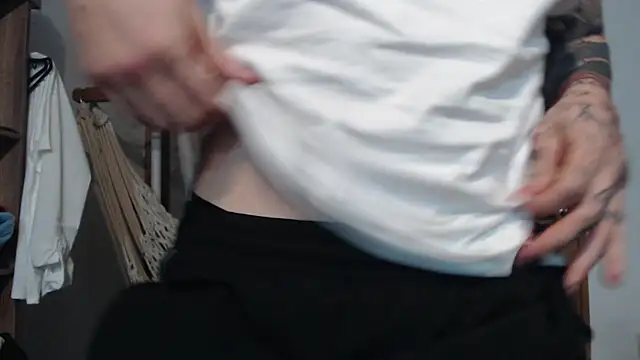 Snapshot of AteneoJr chatting on December 2025 04:52:01 AM AteneoJr online show from December 2025 04:52:01 AM