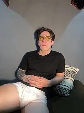 Snapshot of AteneoJr chatting on March 2026 01:11:02 AM AteneoJr online show from March 2026 01:11:02 AM