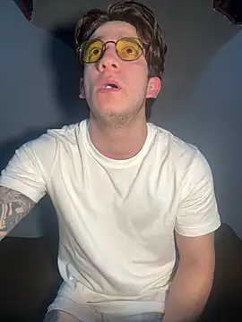 Snapshot of AteneoJr chatting on April 2026 01:36:01 AM AteneoJr online show from April 2026 01:36:01 AM