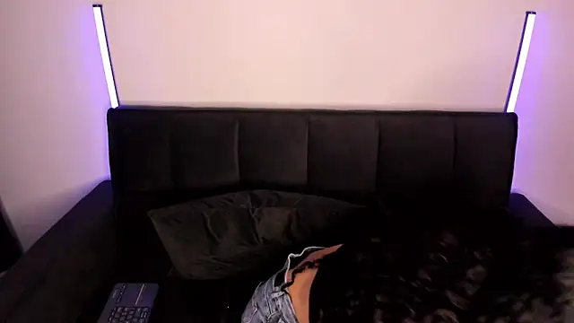 Alynn Bri  online show from February 2026 02:59:02 AM