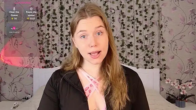 Snapshot of _influensii_ chatting on October 2025 04:54:01 AM influensii online show from October 2025 04:54:01 AM