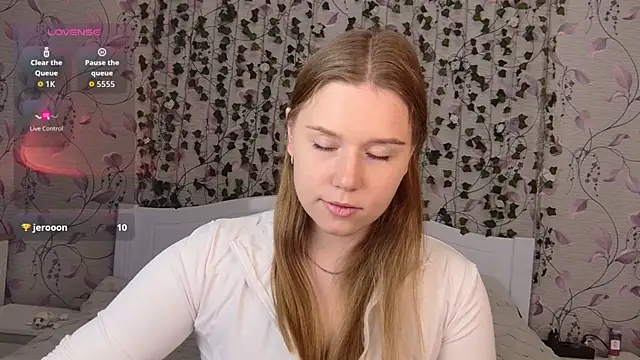 Snapshot of _influensii_ chatting on October 2025 07:27:02 AM influensii online show from October 2025 07:27:02 AM