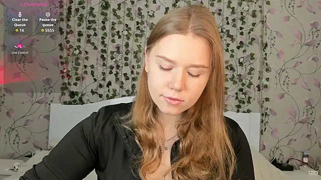 Snapshot of _influensii_ chatting on October 2025 05:22:01 AM influensii online show from October 2025 05:22:01 AM