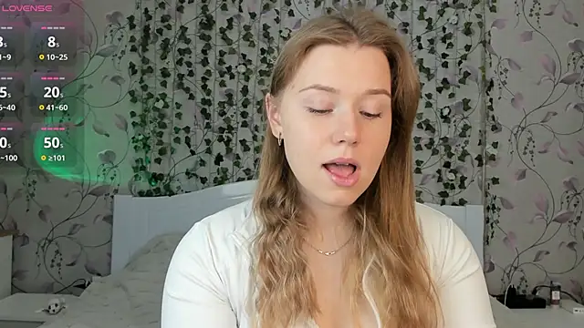 Snapshot of _influensii_ chatting on October 2025 05:11:02 AM influensii online show from October 2025 05:11:02 AM