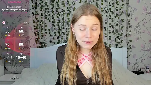 Snapshot of _influensii_ chatting on October 2025 05:30:01 AM influensii online show from October 2025 05:30:01 AM