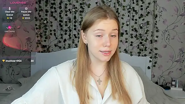 Snapshot of _influensii_ chatting on November 2025 05:30:02 AM influensii online show from November 2025 05:30:02 AM