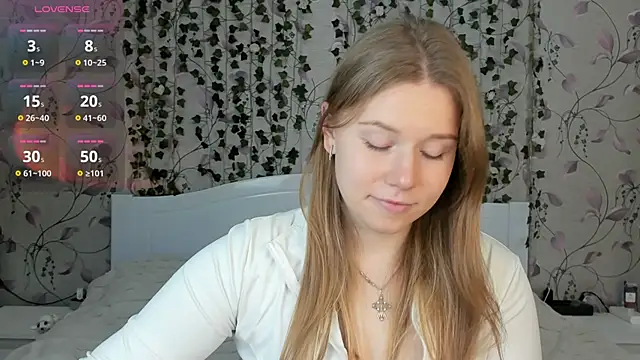 Snapshot of _influensii_ chatting on November 2025 05:19:02 AM influensii online show from November 2025 05:19:02 AM