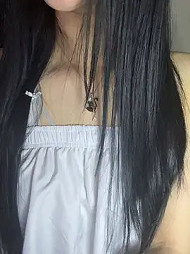 Snapshot of Dolly282 chatting on April 2026 03:13:01 PM Dolly282 online show from April 2026 03:13:01 PM