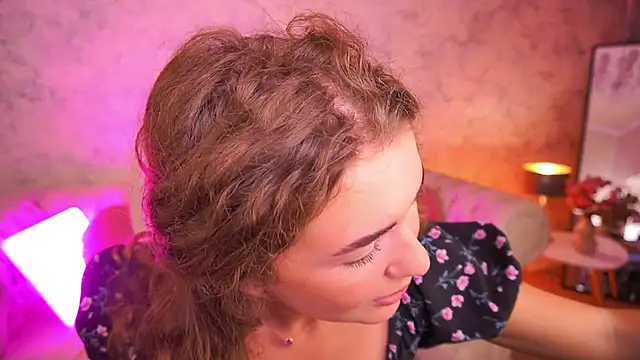 Snapshot of CurlyCandyXX chatting on October 2025 01:53:02 PM CurlyCandyXX online show from October 2025 01:53:02 PM