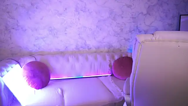 Snapshot of CurlyCandyXX chatting on October 2025 02:02:01 PM CurlyCandyXX online show from October 2025 02:02:01 PM